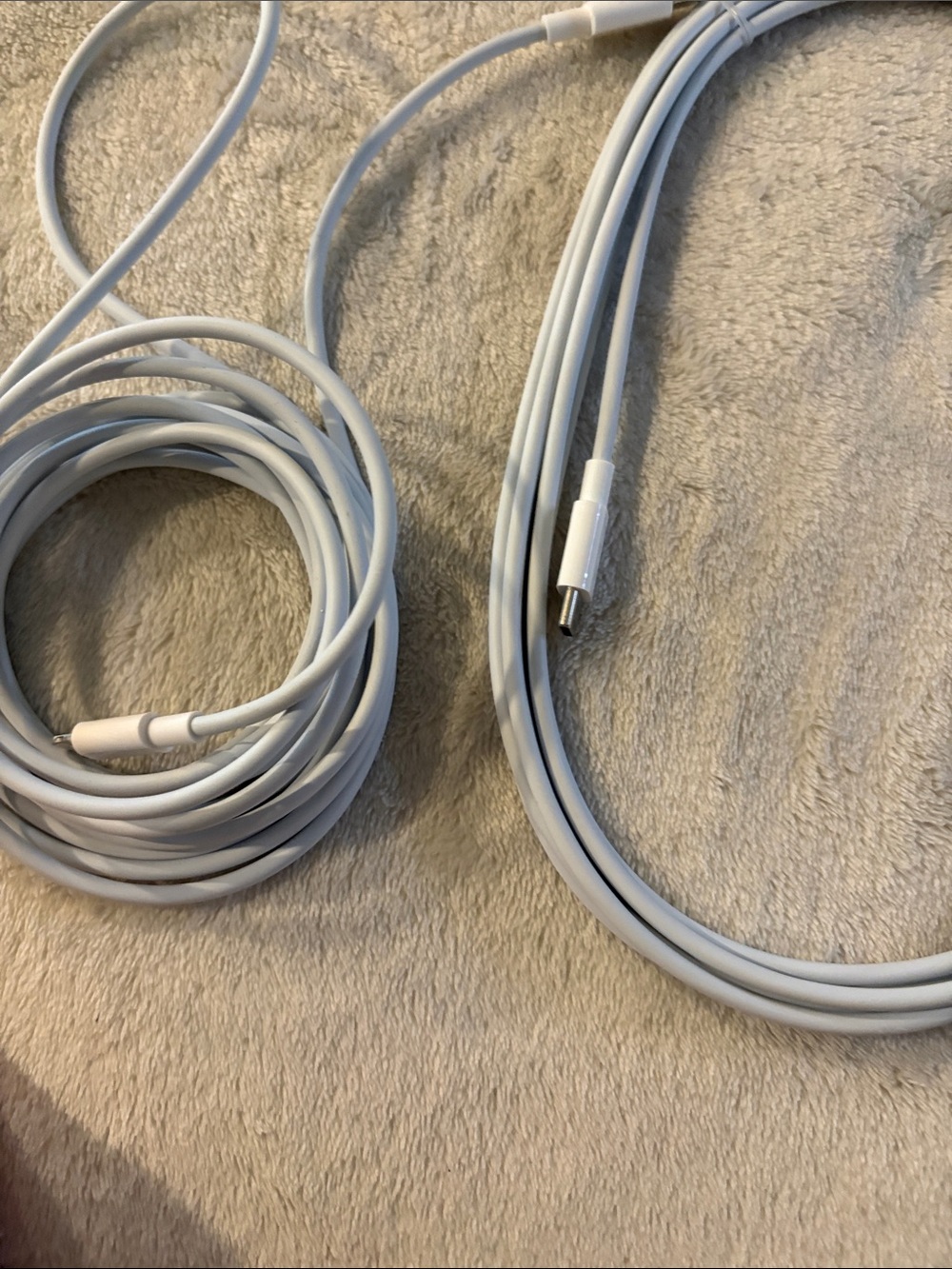 USB-C to Lightning Sync & Charging Cable - White - Picture 5 of 5